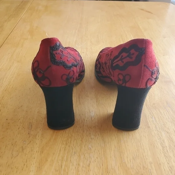 Yves Saint Laurent YSL Vintage Embroidered Block Heels Red and Black 6.5 M - Picture 4 of 10